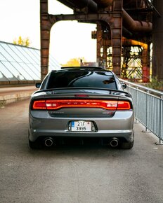 Dodge Charger 6,4 V8 HEMI SRT8 - 9