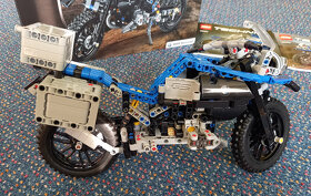 Lego Technic 42063 - BMW R 1200 GS Adventure. - 9