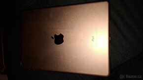 Apple iPad 9,7 6.generace 2018 - 9